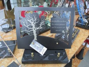 plaque funeraire a motif arbre